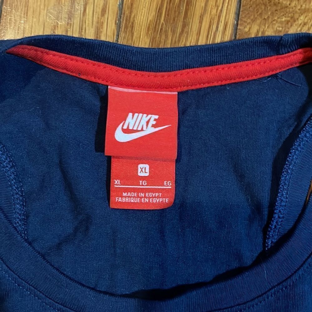 Nike crop top - Picture 3 of 3